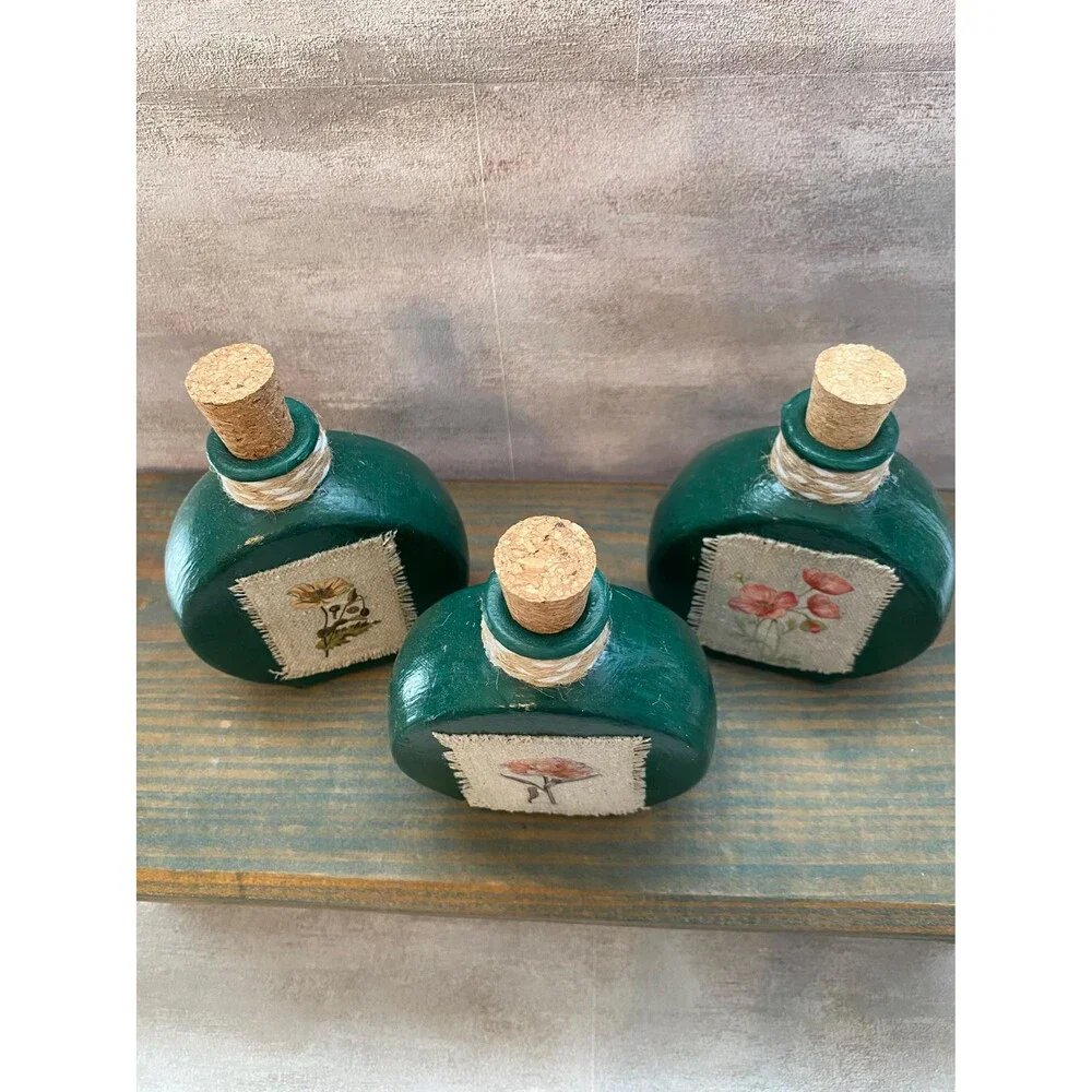 Set of 3 decorative mini vases with corks